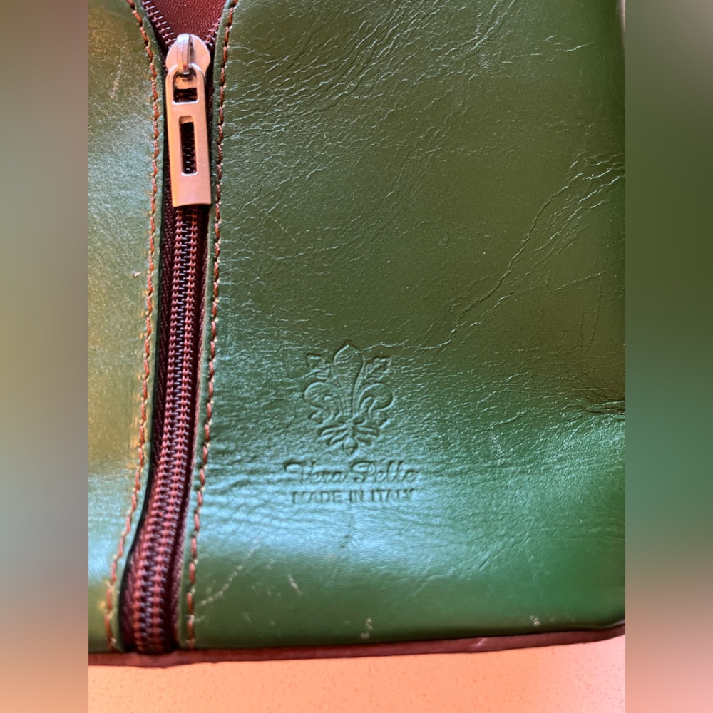 Vera Pelle Green and Brown Italian Leather Bag with Zipper Accent - Picture 3 of 9